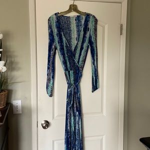 Log sleeve maxi dress